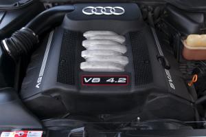 Audi S8 1999 года  (UK)